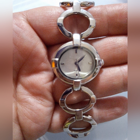 Quartz Silver Chain Link Watch with Extender - Picture 8 of 10